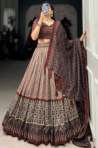 BhavyaKari Lehenga – Regal Prints with Foil And Lace Luxe-Minimum Qty -10 Pic