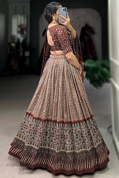 BhavyaKari Lehenga – Regal Prints with Foil And Lace Luxe-Minimum Qty -10 Pic
