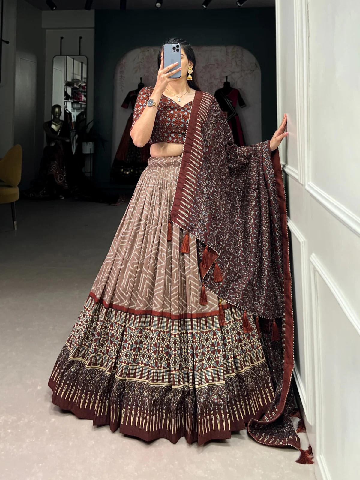 BhavyaKari Lehenga – Regal Prints with Foil And Lace Luxe-Minimum Qty -10 Pic