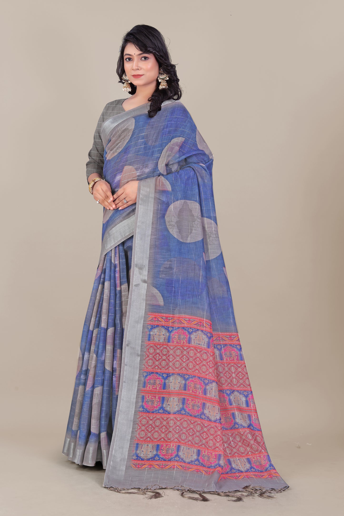 Lurex Loom - Soft Handwoven Linen Saree in Silver Threaded Light