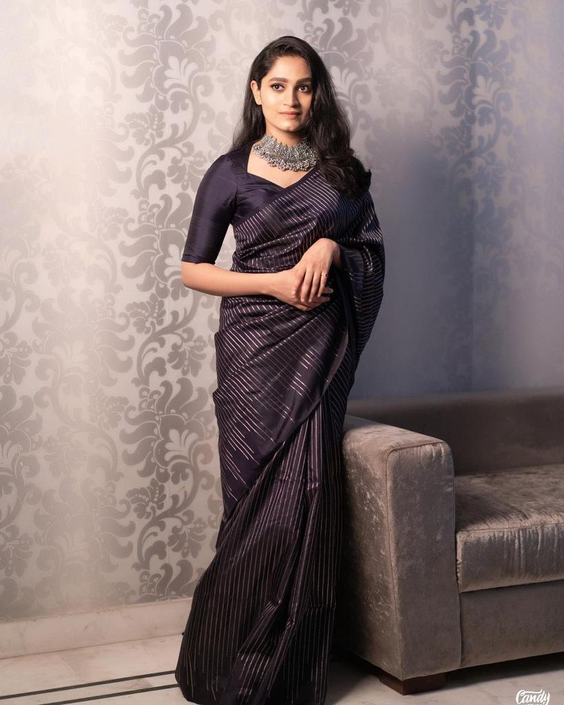 Zarika: The Golden-Striped Kanjivaram Dream banarasi Silk Saree