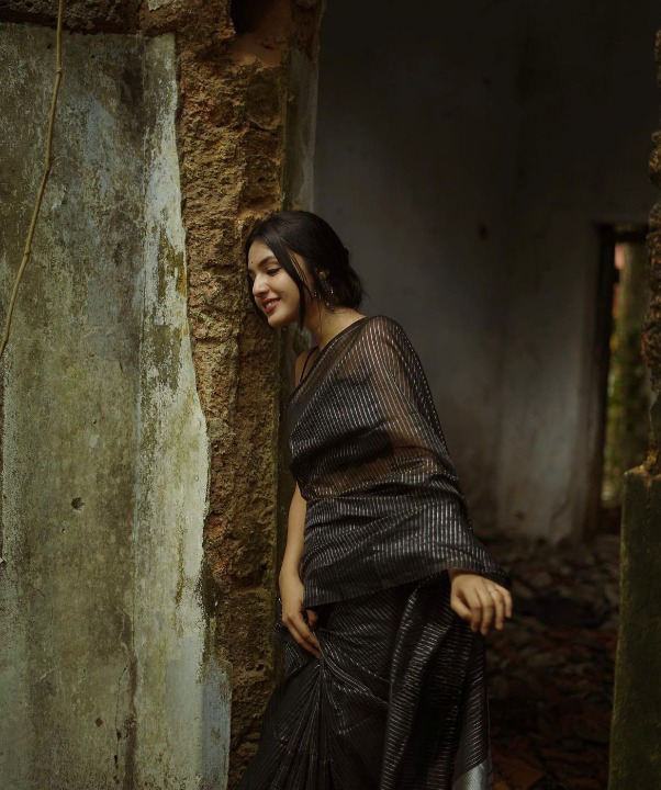 Graceful Jacquard Saree Featuring Stripes Jacqurd Work and a Richly Designed Pallu