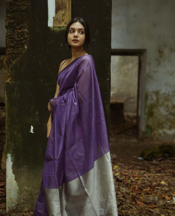 Graceful Jacquard Saree Featuring Stripes Jacqurd Work and a Richly Designed Pallu-Minimum Qty -10 Pic