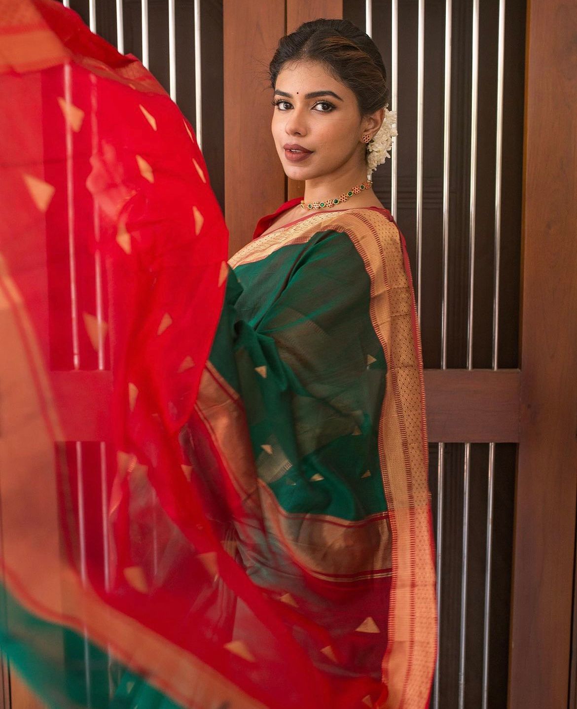 Zarivaram: Embellished Kanjivaram Saree with Traditional Motifs And Golden Weave