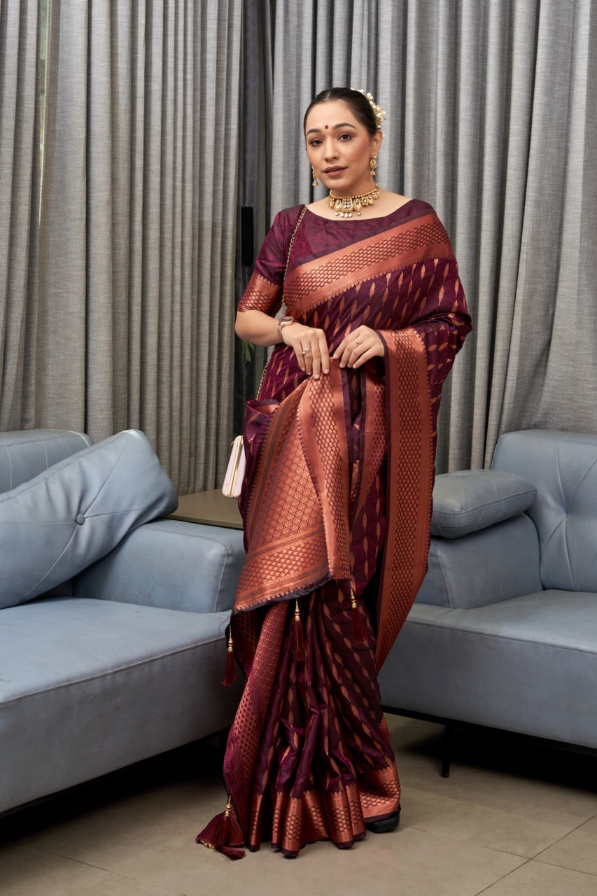 ShaadiShine: Banarasi Silk Saree with Attractive Jacquard for Wedding Glam-Minimum Qty -10 Pic