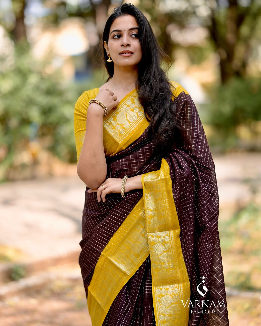 Banarasi Check Weave – Silk Saree with Jacquard Texture And Ornate Border Work-Minimum Qty -10 Pic