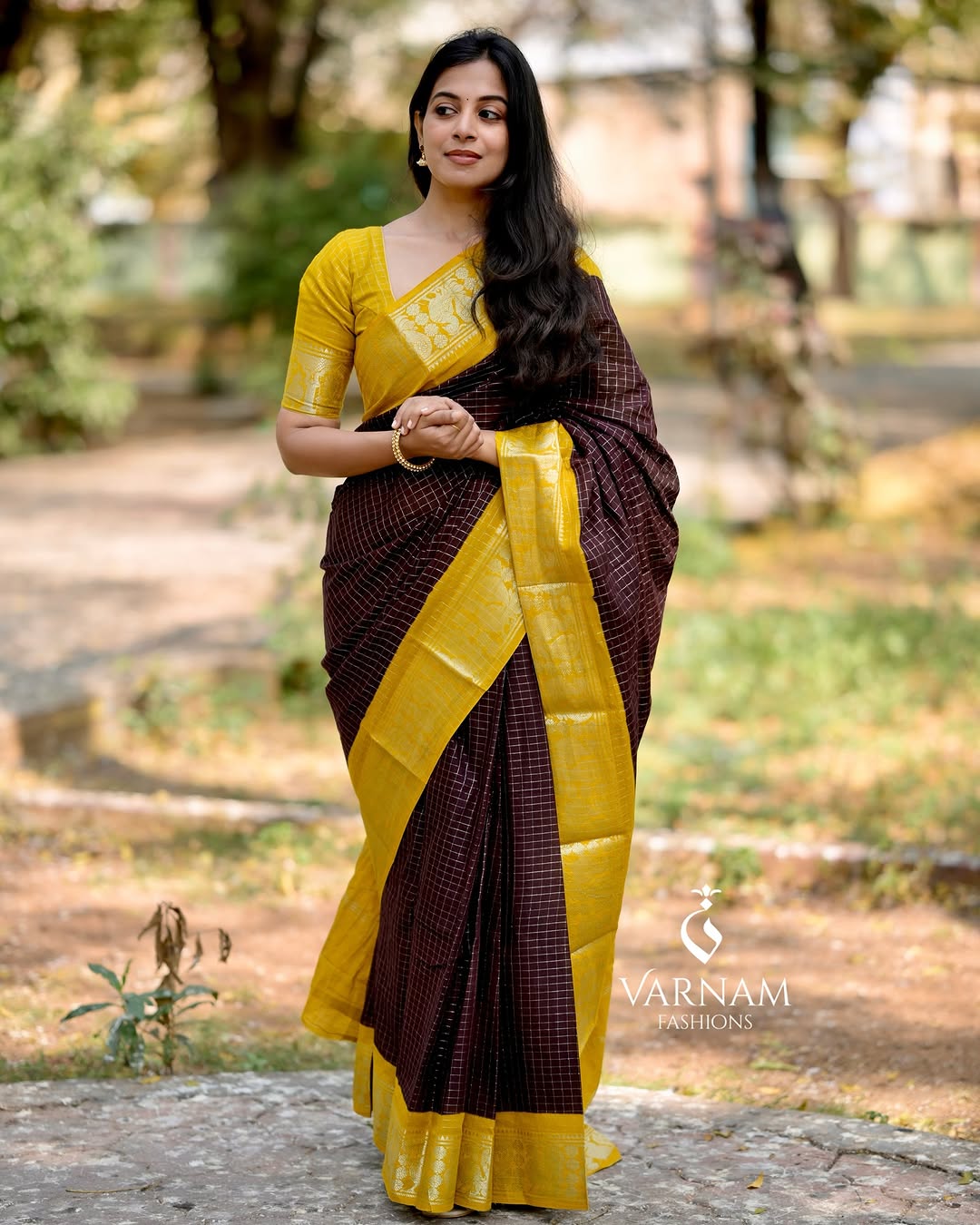 Banarasi Check Weave – Silk Saree with Jacquard Texture And Ornate Border Work