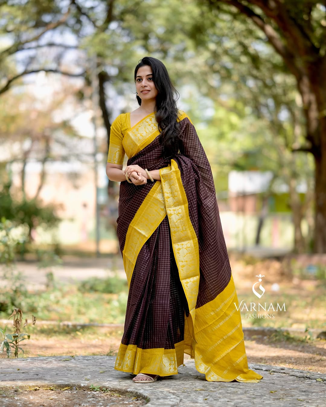 Banarasi Check Weave – Silk Saree with Jacquard Texture And Ornate Border Work-Minimum Qty -10 Pic