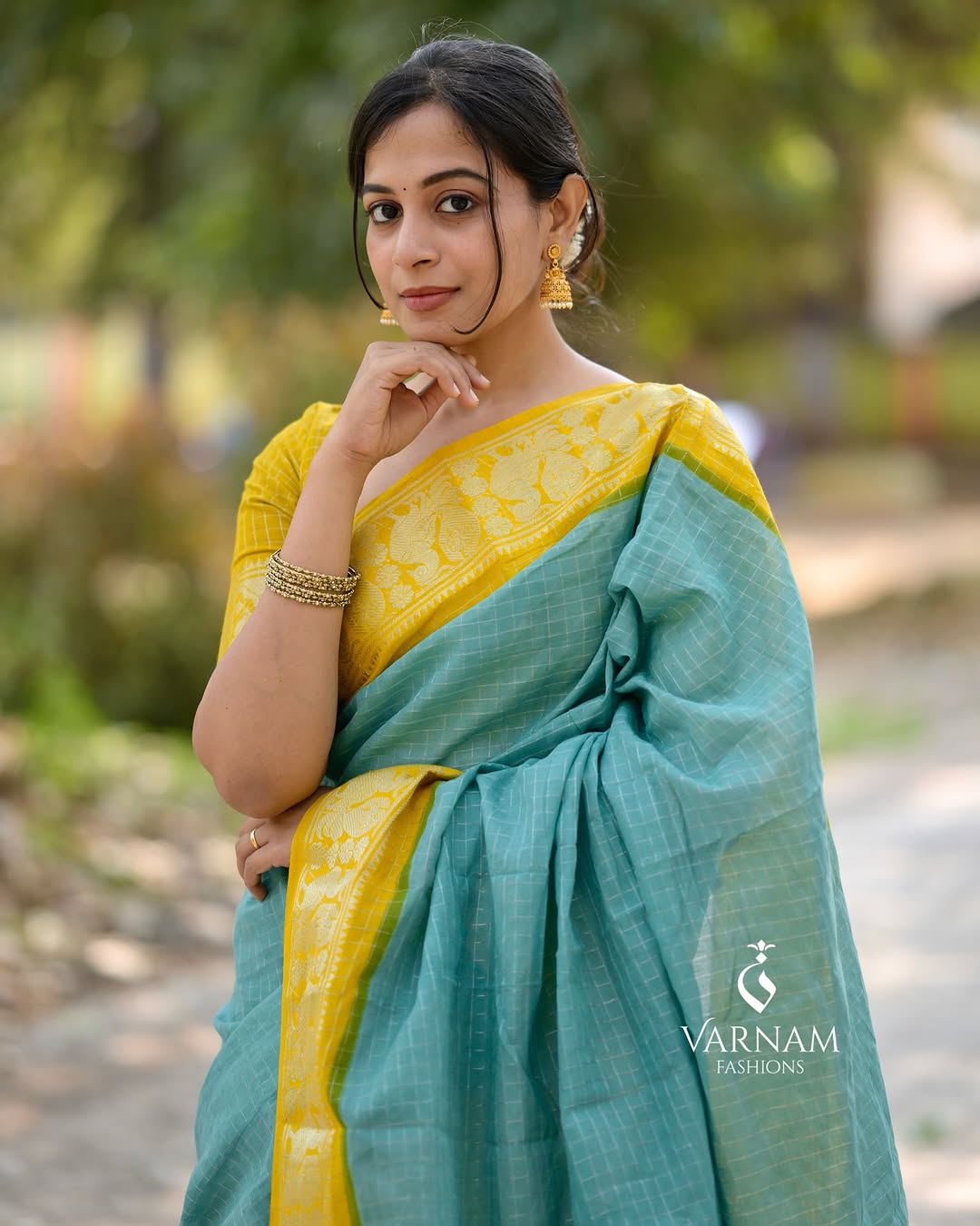 Banarasi Check Weave – Silk Saree with Jacquard Texture And Ornate Border Work-Minimum Qty -10 Pic