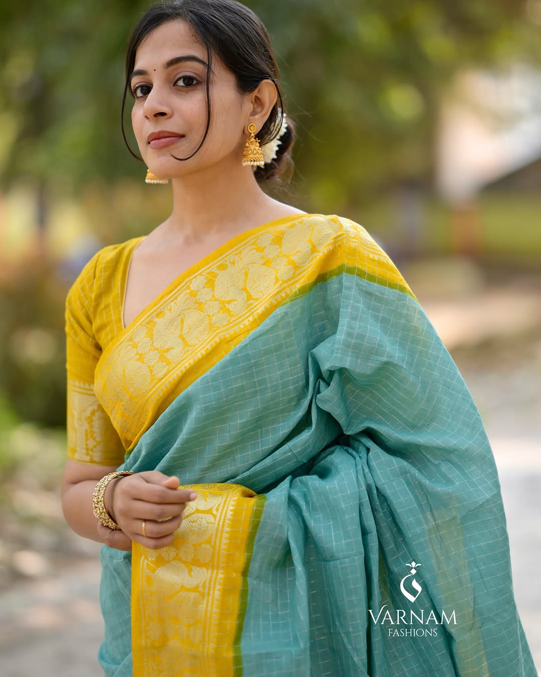 Banarasi Check Weave – Silk Saree with Jacquard Texture And Ornate Border Work-Minimum Qty -10 Pic