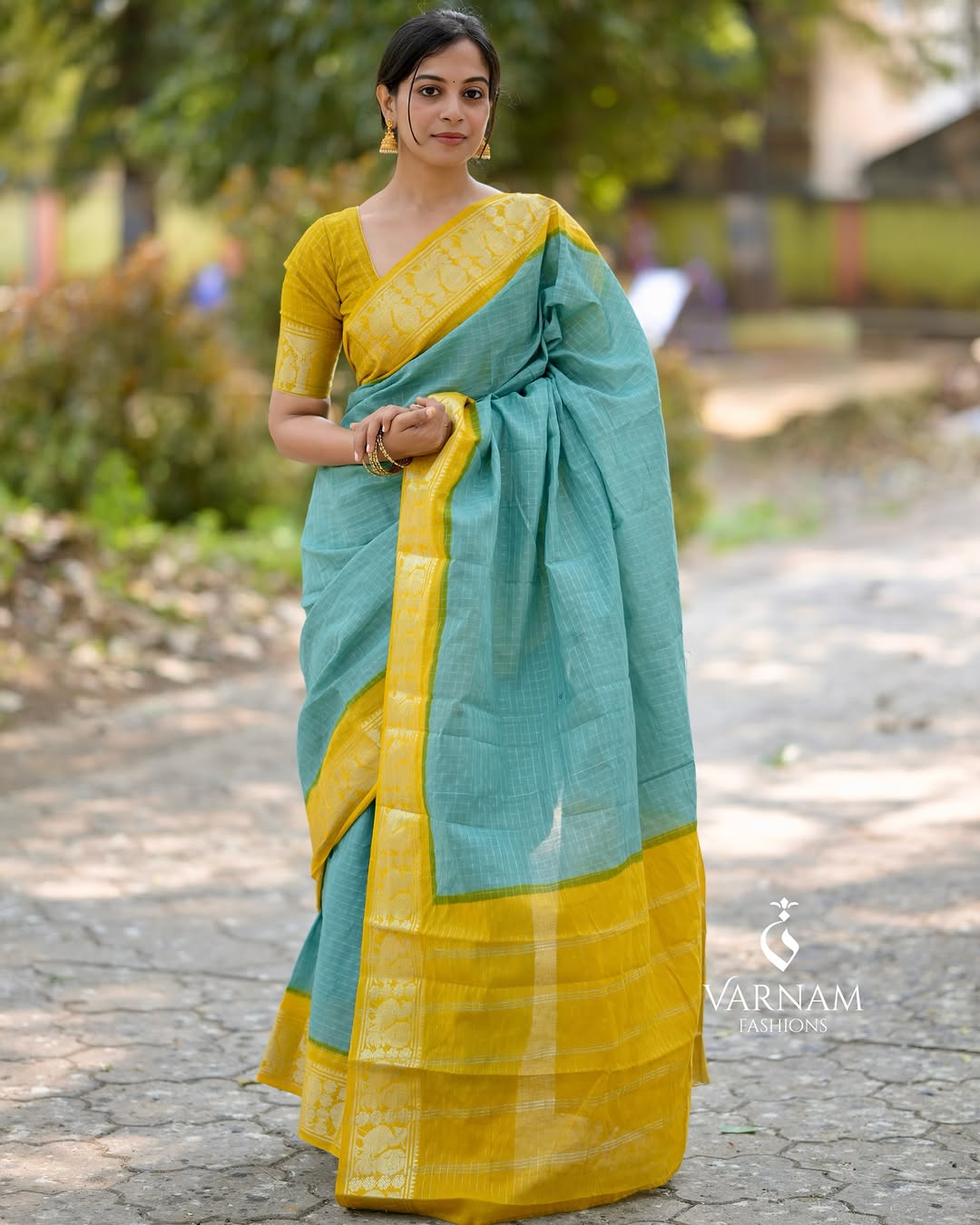 Banarasi Check Weave – Silk Saree with Jacquard Texture And Ornate Border Work-Minimum Qty -10 Pic