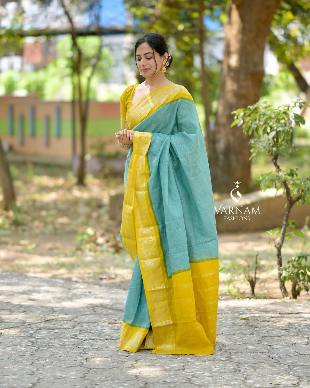 Banarasi Check Weave – Silk Saree with Jacquard Texture And Ornate Border Work-Minimum Qty -10 Pic