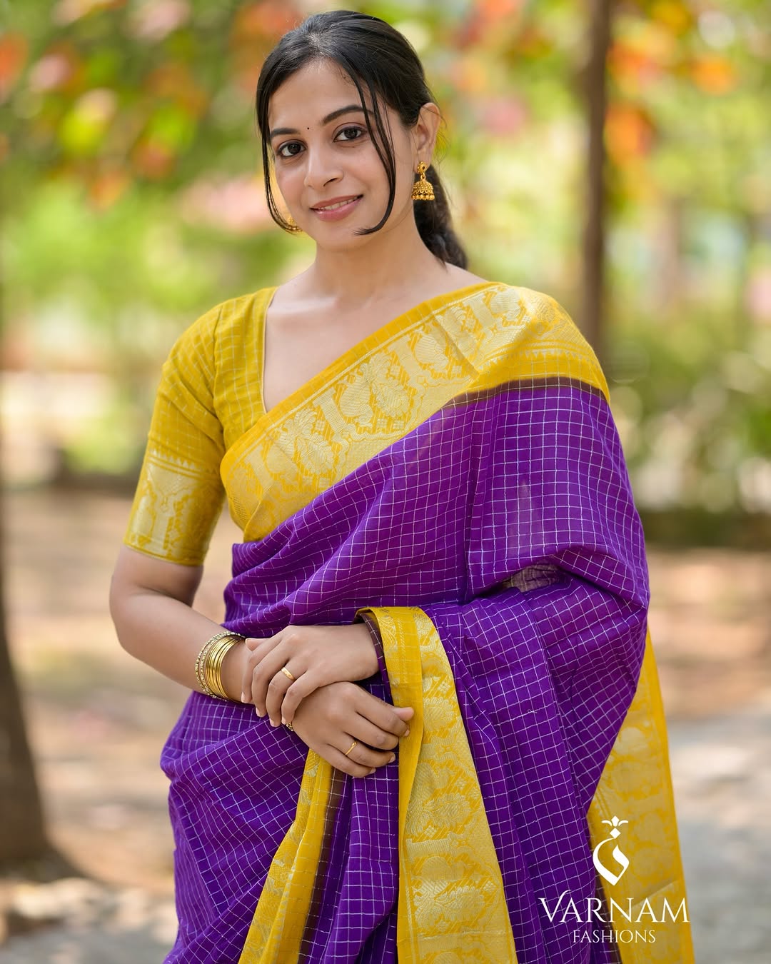 Banarasi Check Weave – Silk Saree with Jacquard Texture And Ornate Border Work